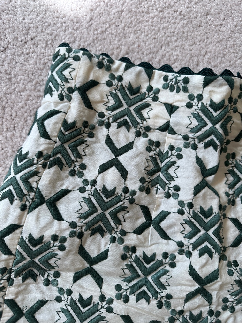 Zara High-Waist Green Embroidered Scallop Hem Shorts - Picture 4 of 4